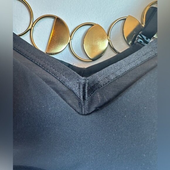 SOLD- Victorias Secret Sports Bra 36DD Wire free Lightweight Black Switch Straps - Picture 6 of 10